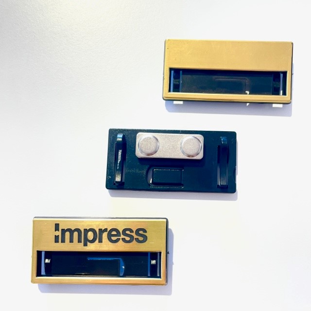 תג חלון זהב 8X4 ס"מ- פלסטיק